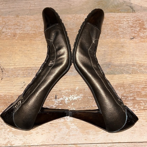 Stuart Weitzman Leather Pumps Cap Toe Metallic Bronze Scrunchy Patent Spain 7 - Picture 6 of 10